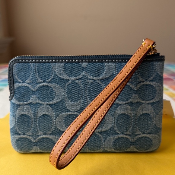 🍒🌈🍒 COACH ZIP WRISTLET IN SIGNATURE DENIM 🍒🌈🍒 NWT 🍒🌈🍒 - Picture 13 of 16
